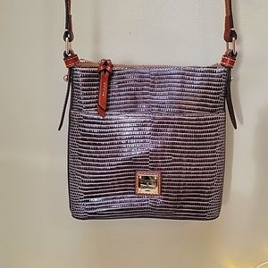 EUC Dooney & Bourke Taupe Lizard Embossed Crossbody